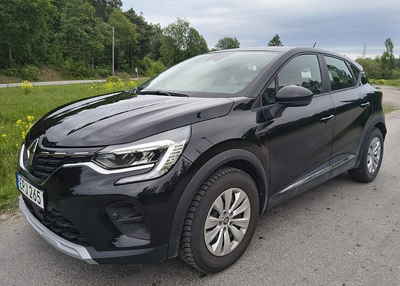 Renault Captur 3 of 21