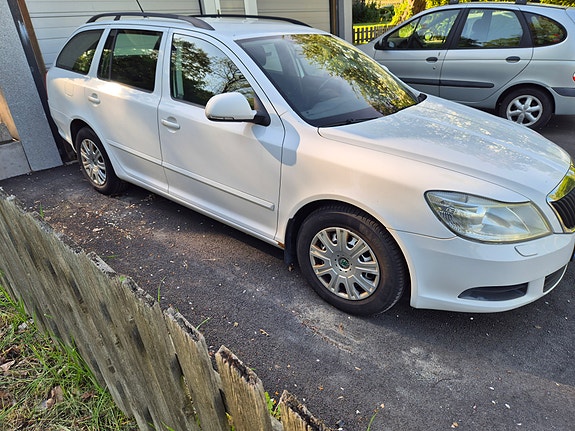 Skoda Octavia 2 of 5