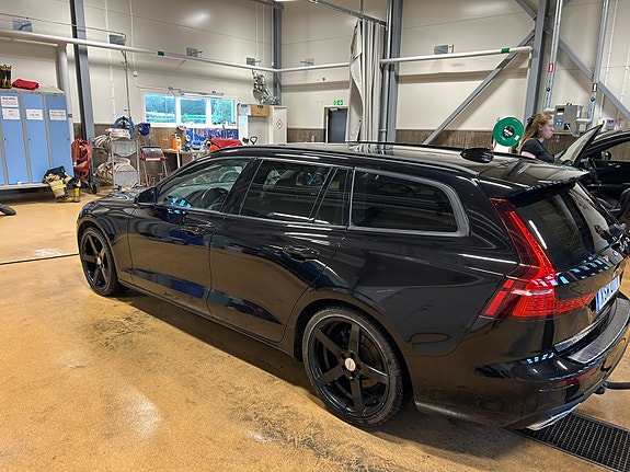 Volvo V60 3 of 4