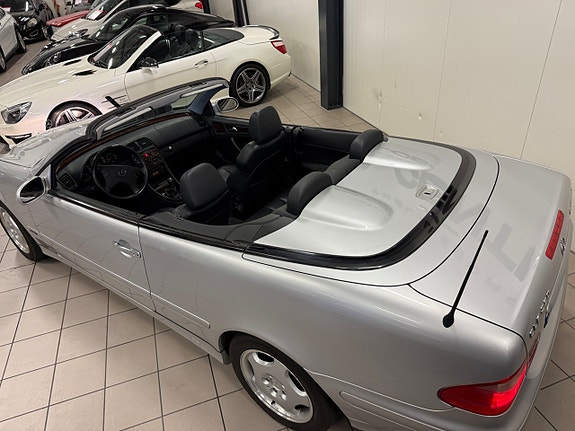 Mercedes-Benz CLK230 4 of 5