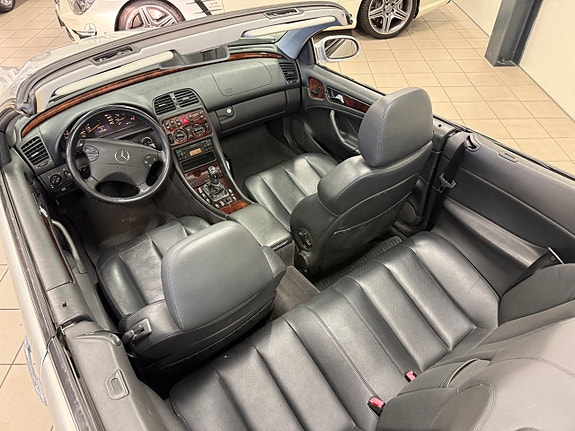 Mercedes-Benz CLK230 3 of 5