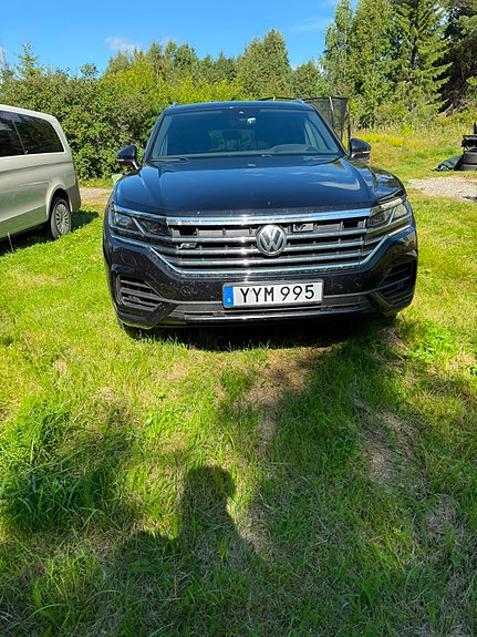 Volkswagen Touareg 2 of 5