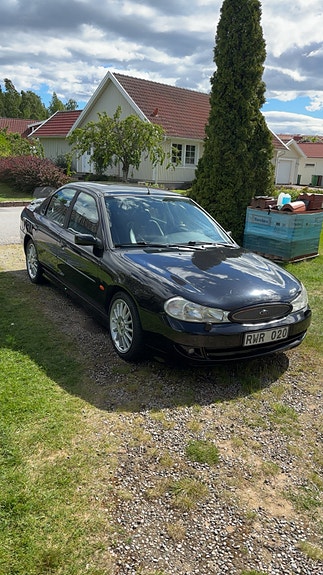 Ford Mondeo 2 of 4