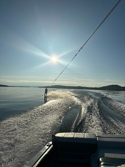 Bayliner 1950 bowrider v8 4 of 5