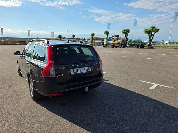 Volvo V50 3 of 5