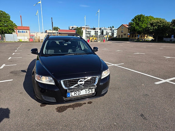 Volvo V50 2 of 5