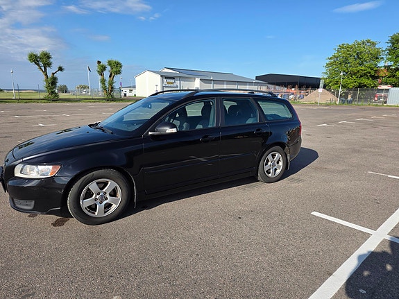 Volvo V50 4 of 5