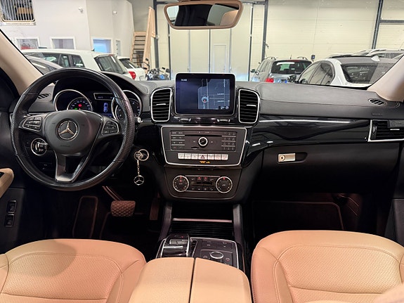 Mercedes-Benz GLE400 19 of 26