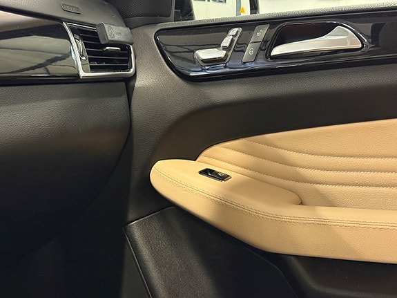 Mercedes-Benz GLE400 24 of 26