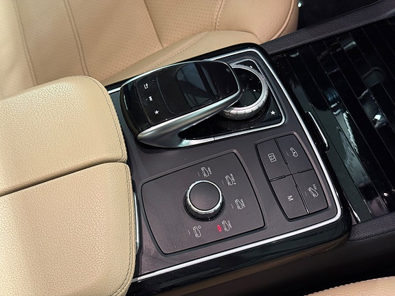 Mercedes-Benz GLE400 17 of 26