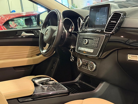 Mercedes-Benz GLE400 16 of 26