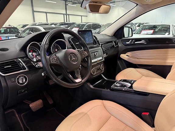 Mercedes-Benz GLE400 12 of 26