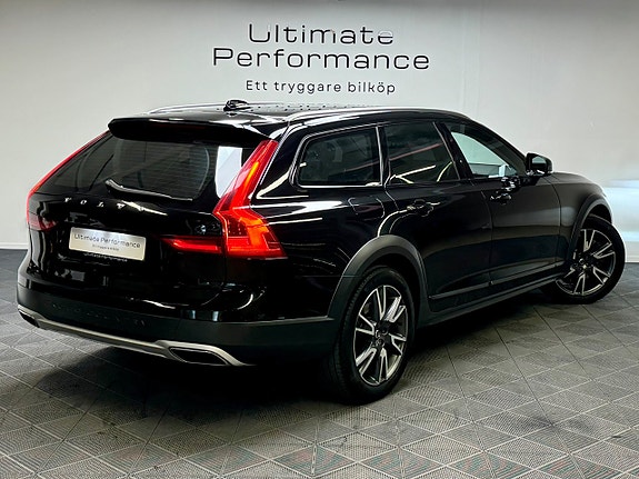 Volvo V90 Cross Country 2 of 5