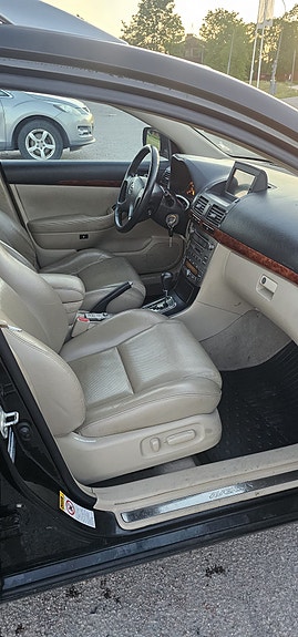 Toyota Avensis 3 of 5