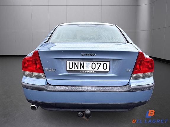 Volvo S60 4 of 5
