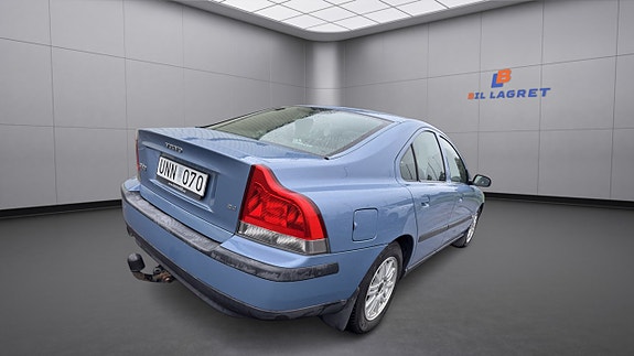 Volvo S60 2 of 5