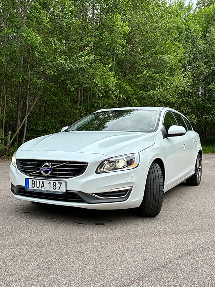 Volvo V60 2 of 5