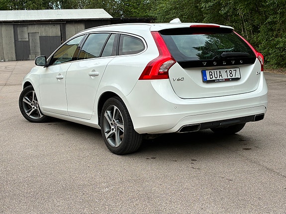 Volvo V60 4 of 5