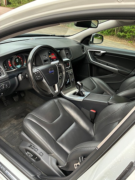Volvo V60 3 of 5