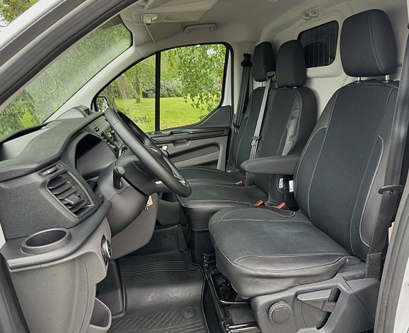 Ford Transit Custom 11 of 18