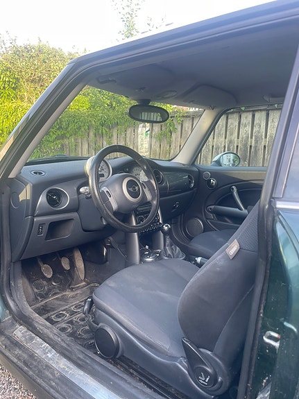 MINI Cooper 4 of 5