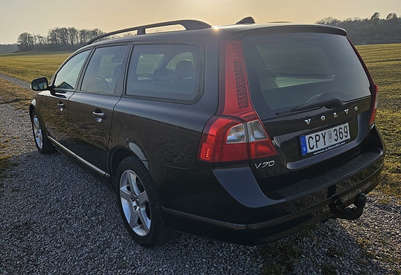Volvo V70 3 of 6