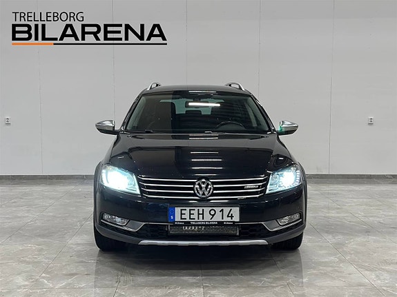 Volkswagen Passat Alltrack 3 of 5