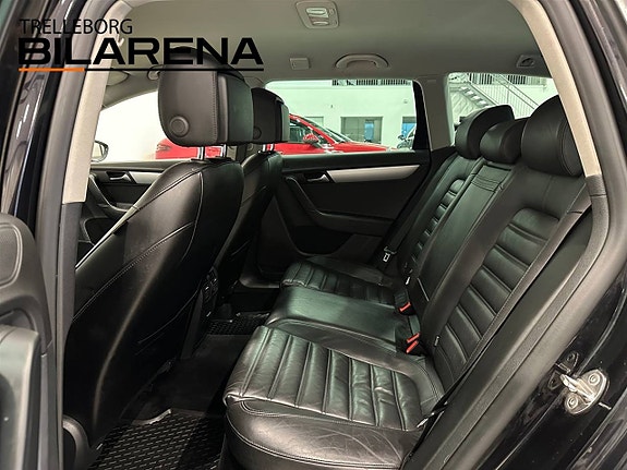Volkswagen Passat Alltrack 19 of 23