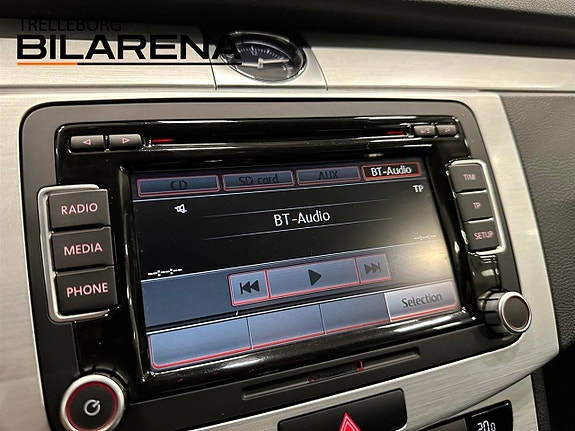 Volkswagen Passat Alltrack 18 of 23