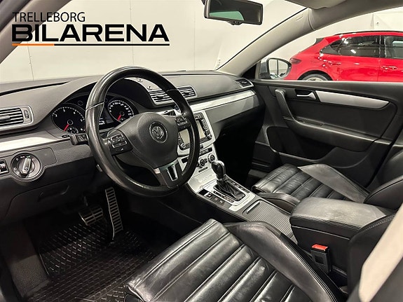 Volkswagen Passat Alltrack 10 of 23