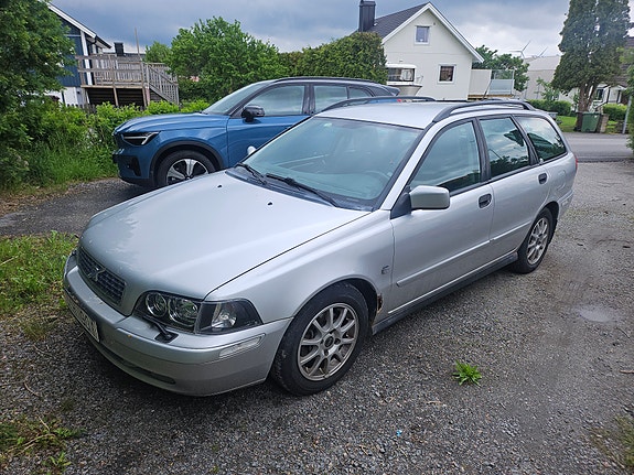 Volvo V40 4 of 5