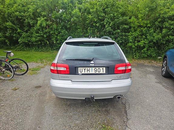 Volvo V40 2 of 5