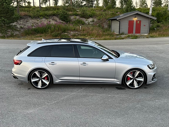 Audi RS4 3 of 5