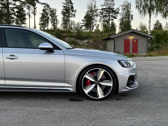 Audi RS4 2 of 5