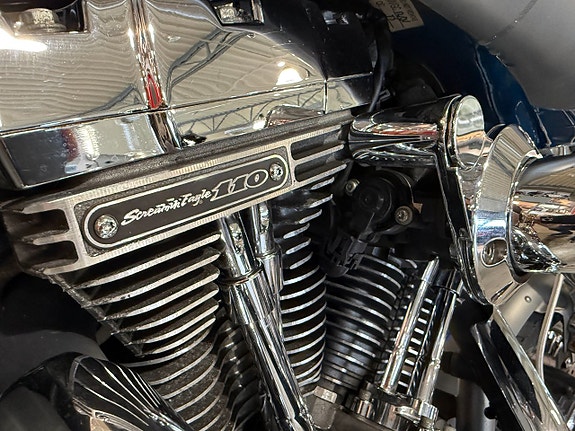 Harley-Davidson FXDFSE Fat Bob CVO 10 of 14
