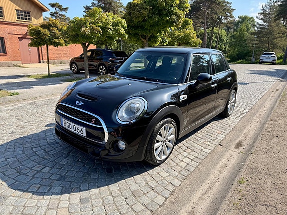 MINI Cooper SD 6 of 14