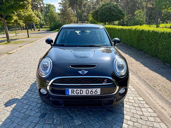 MINI Cooper SD 7 of 14