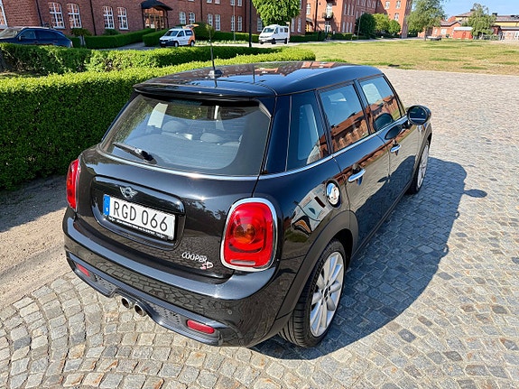 MINI Cooper SD 4 of 5