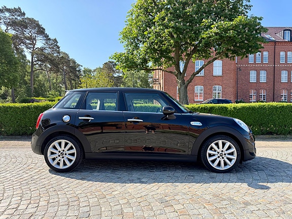 MINI Cooper SD 3 of 5