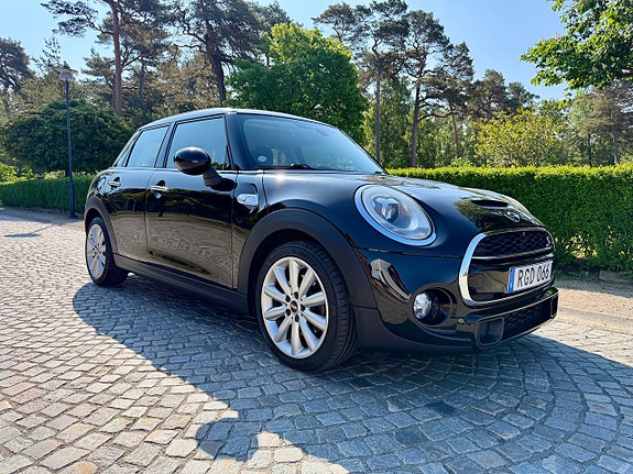 MINI Cooper SD 2 of 5