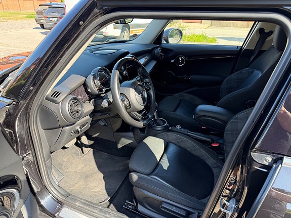 MINI Cooper SD 9 of 14
