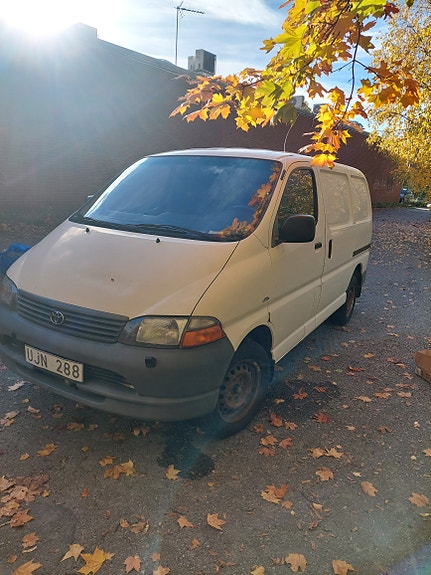 Toyota HiAce 7 of 7