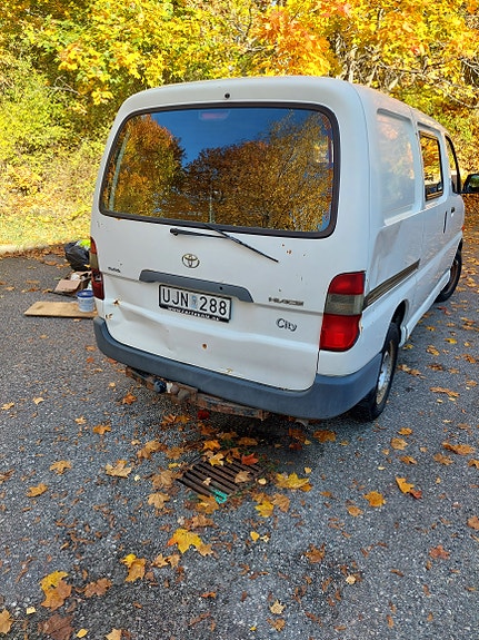 Toyota HiAce 4 of 7