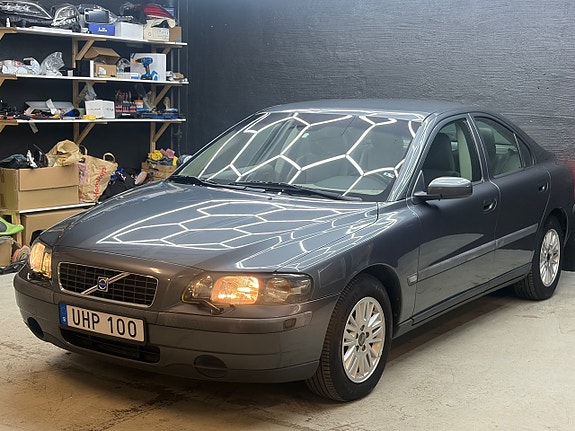Volvo S60 4 of 5