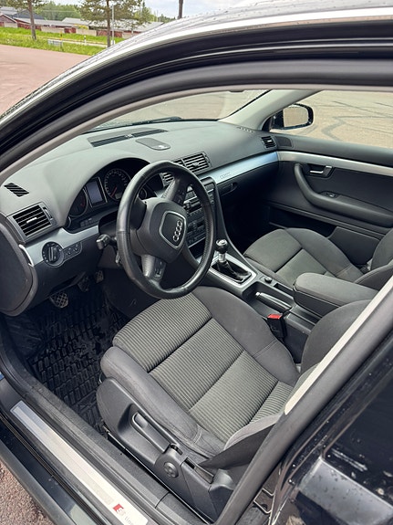 Audi A4 4 of 5