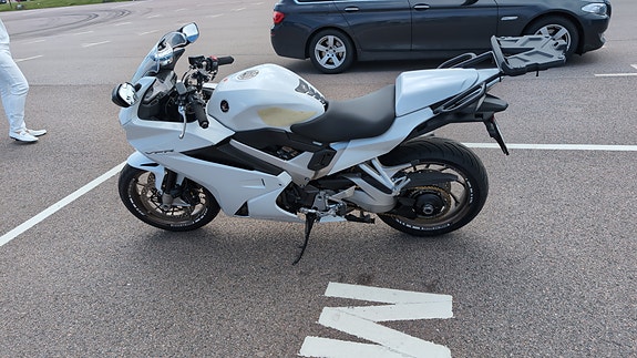 Honda VFR800F 2 of 9