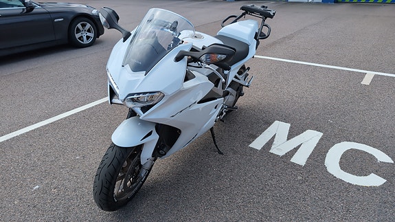 Honda VFR800F 3 of 9