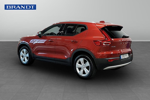 Volvo XC40 2 of 5