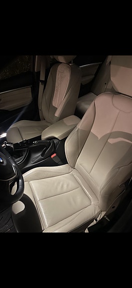 BMW 320i 3 of 4