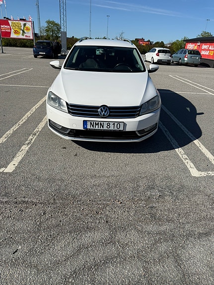 Volkswagen Passat 2 of 5